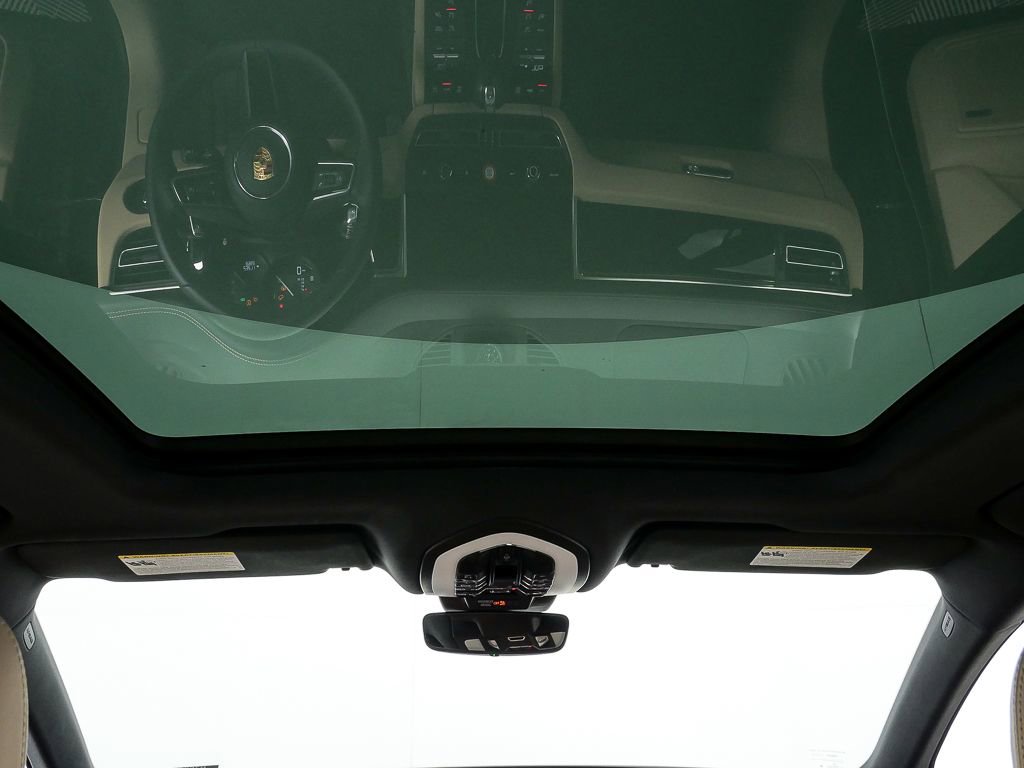 2023 Porsche Macan Turbo