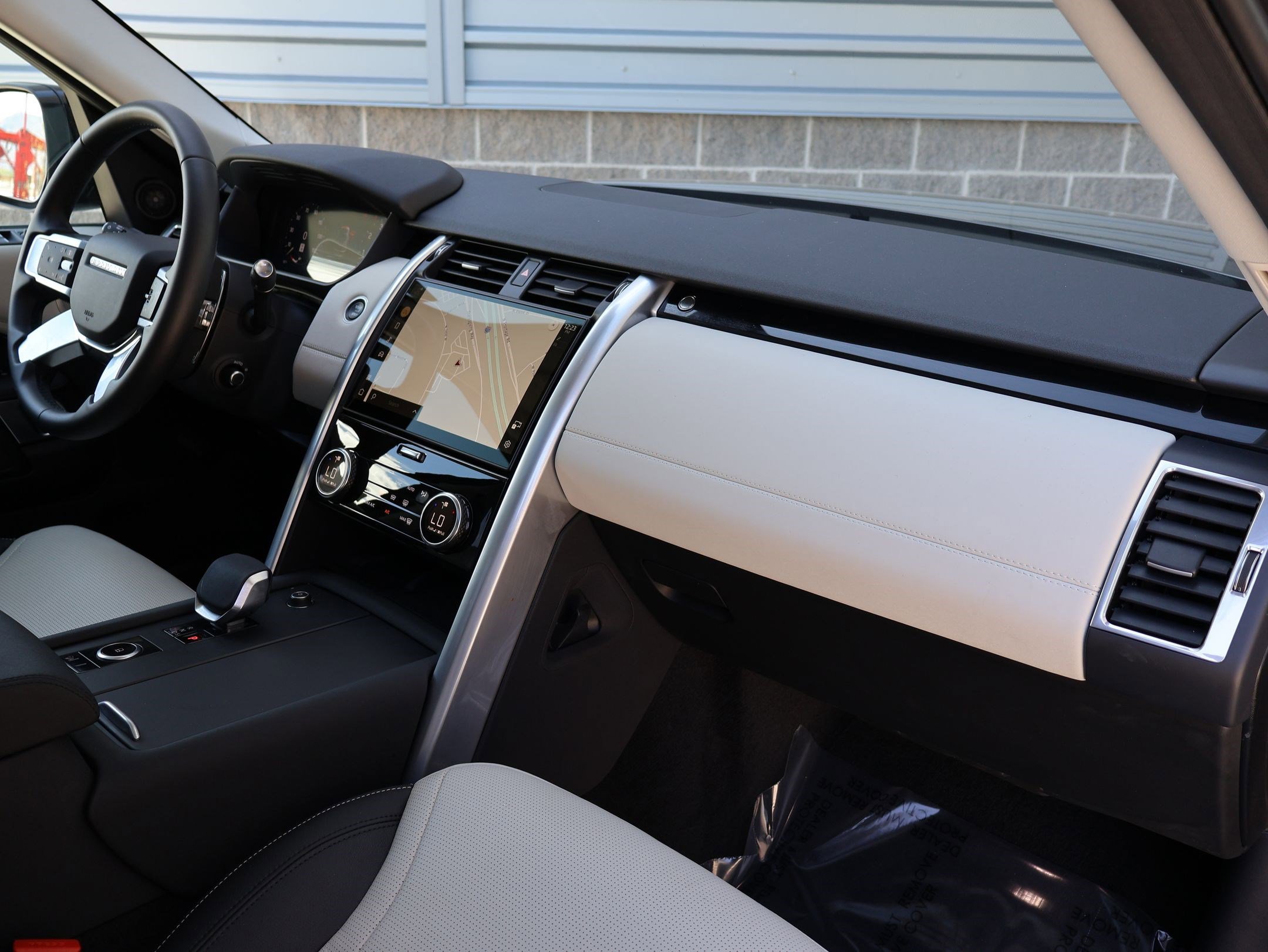 2025 Land Rover Discovery S