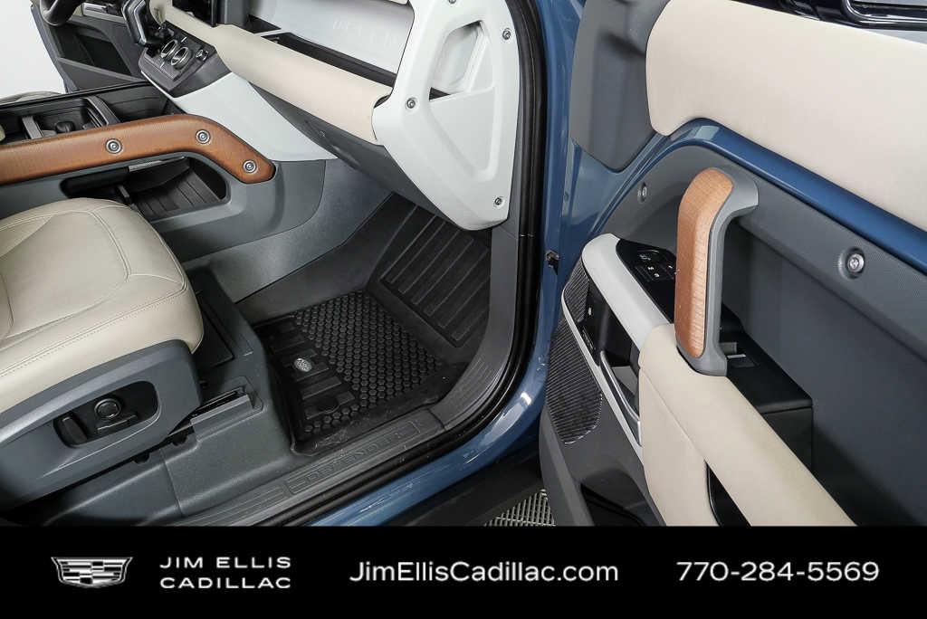 2023 Land Rover Defender 110 SE