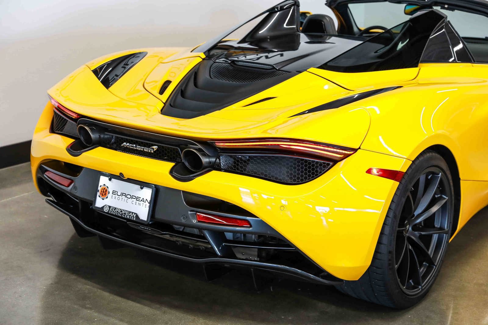 Used 2022 McLaren 720S Performance photo 27