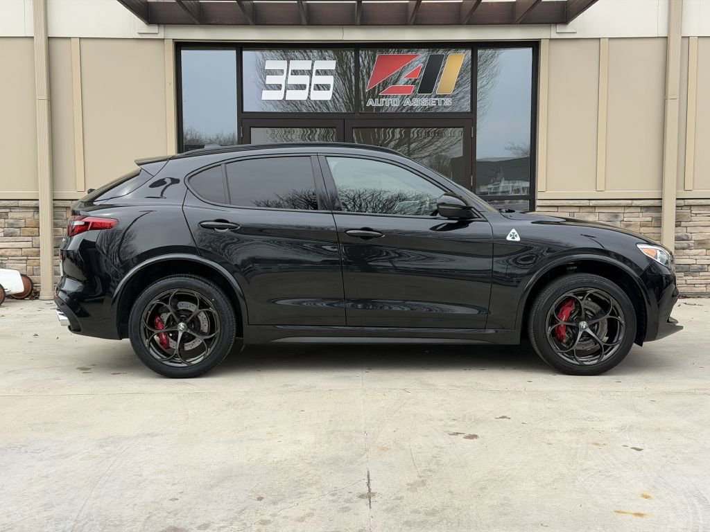 2022 Alfa Romeo Stelvio Quadrifoglio
