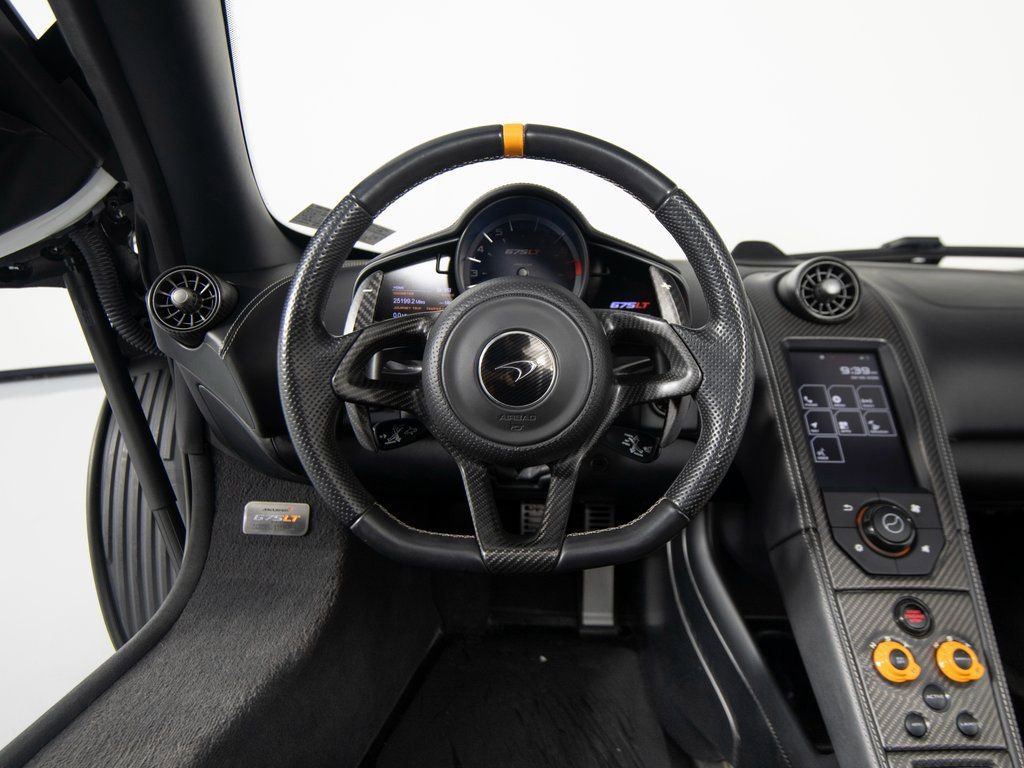 Used 2016 McLaren 675LT Spider photo 16