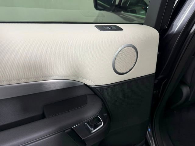 2025 Land Rover Discovery Dynamic SE