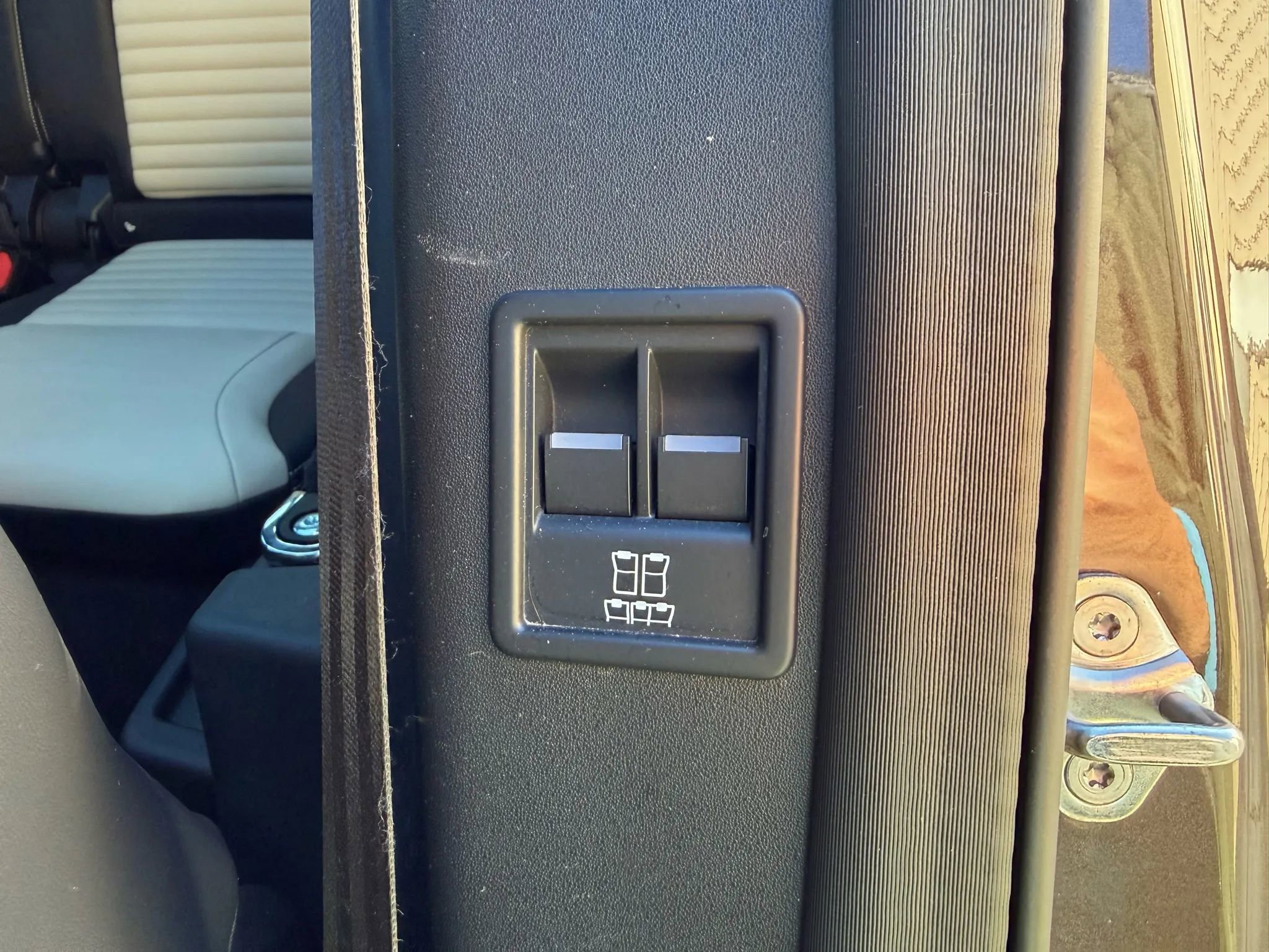 2023 Land Rover Discovery Metropolitan Edition