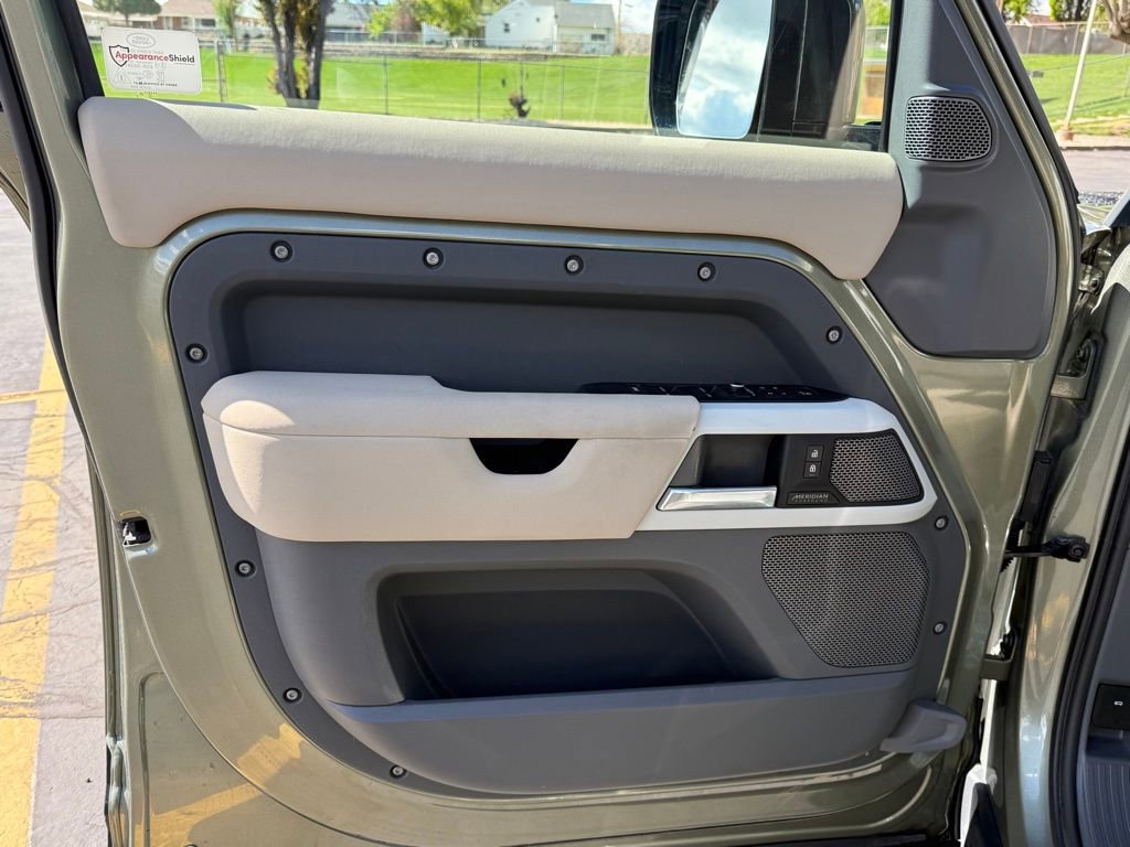 2023 Land Rover Defender 110 SE