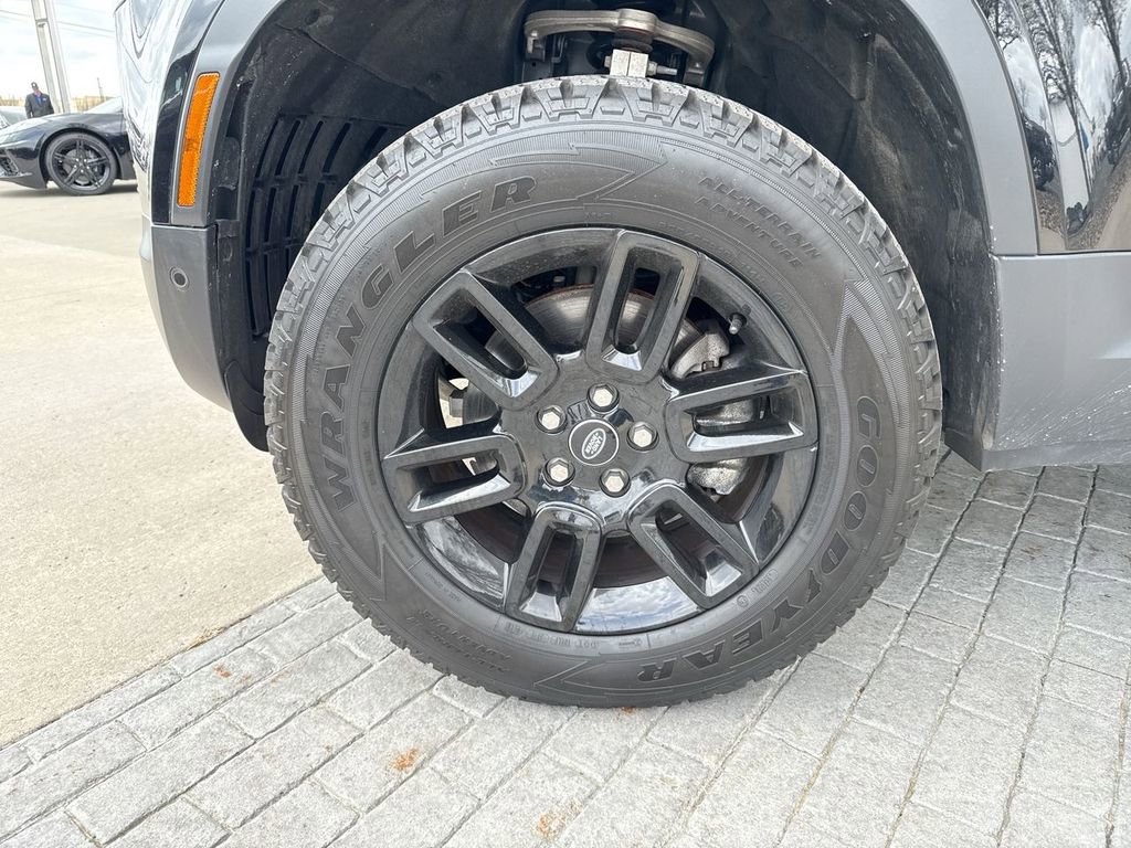 2025 Land Rover Defender 110 S