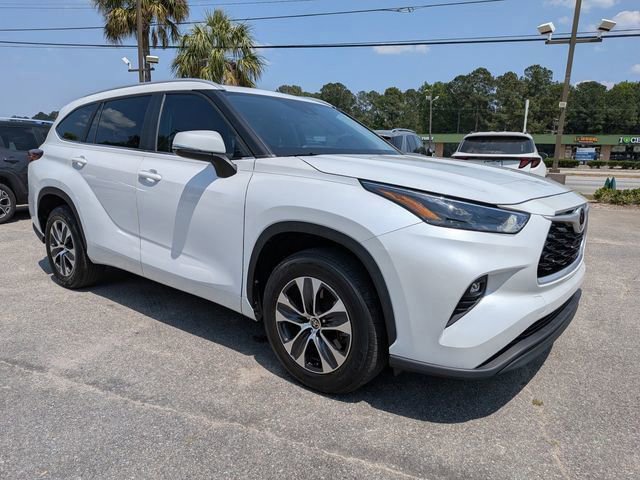Used 2023 Toyota Highlander XLE