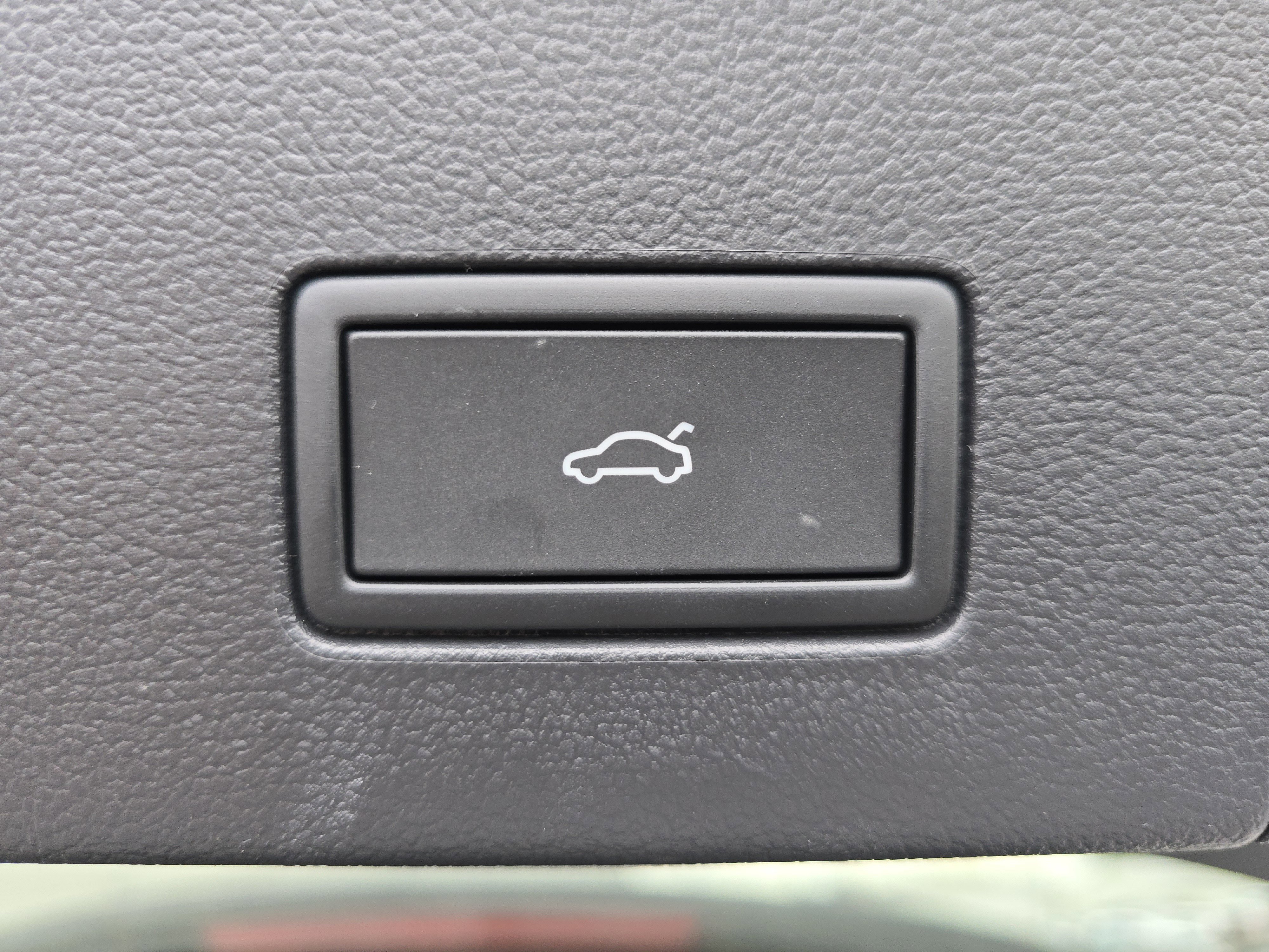 2026 Volkswagen Atlas Cross Sport SE