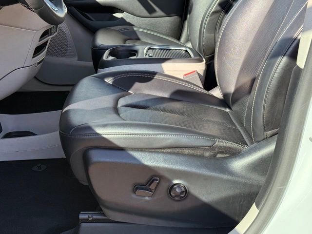 2024 Chrysler Pacifica Touring-L