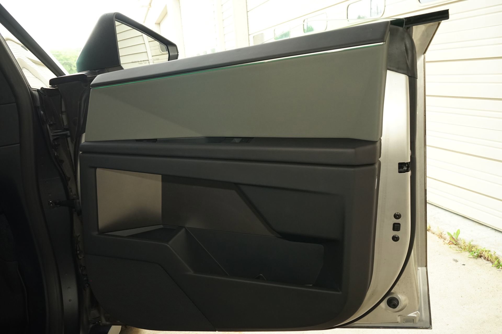 2024 Tesla Cybertruck Cyberbeast