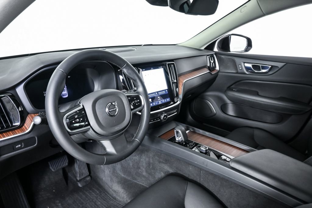 2025 Volvo S60 B5 Plus