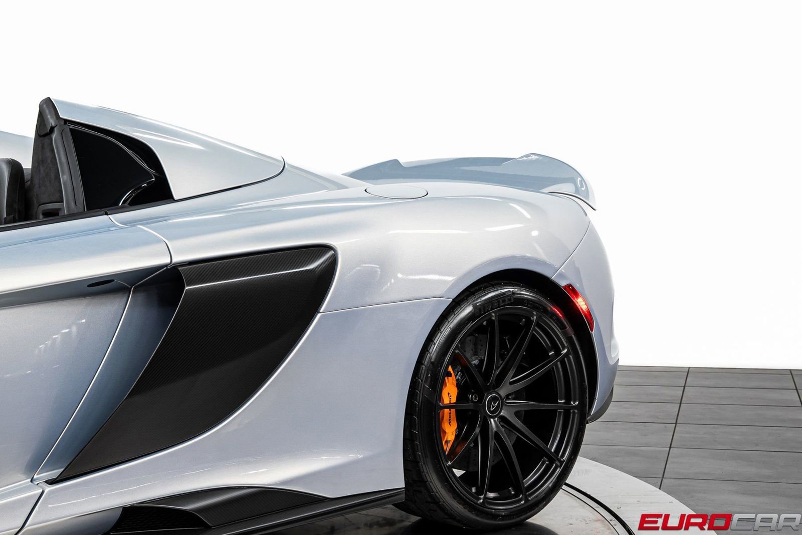 Used 2016 McLaren 675LT Spider photo 22