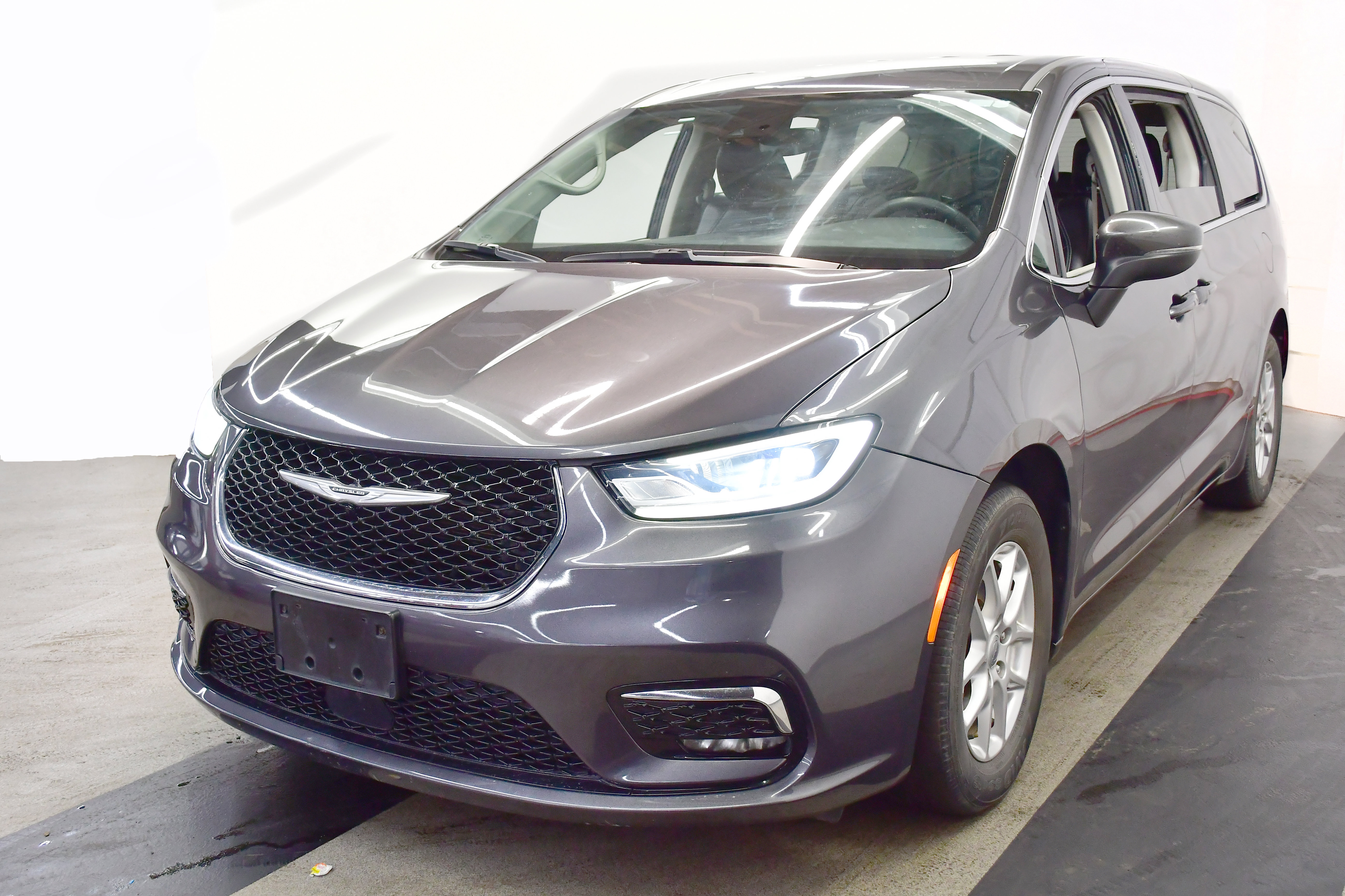2023 Chrysler Pacifica Touring-L