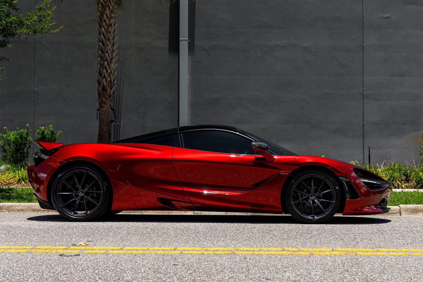 Used 2018 McLaren 720S Luxury photo 8