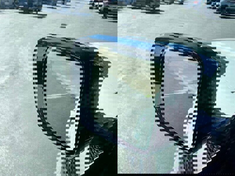 2023 Land Rover Defender 130 X-Dynamic SE