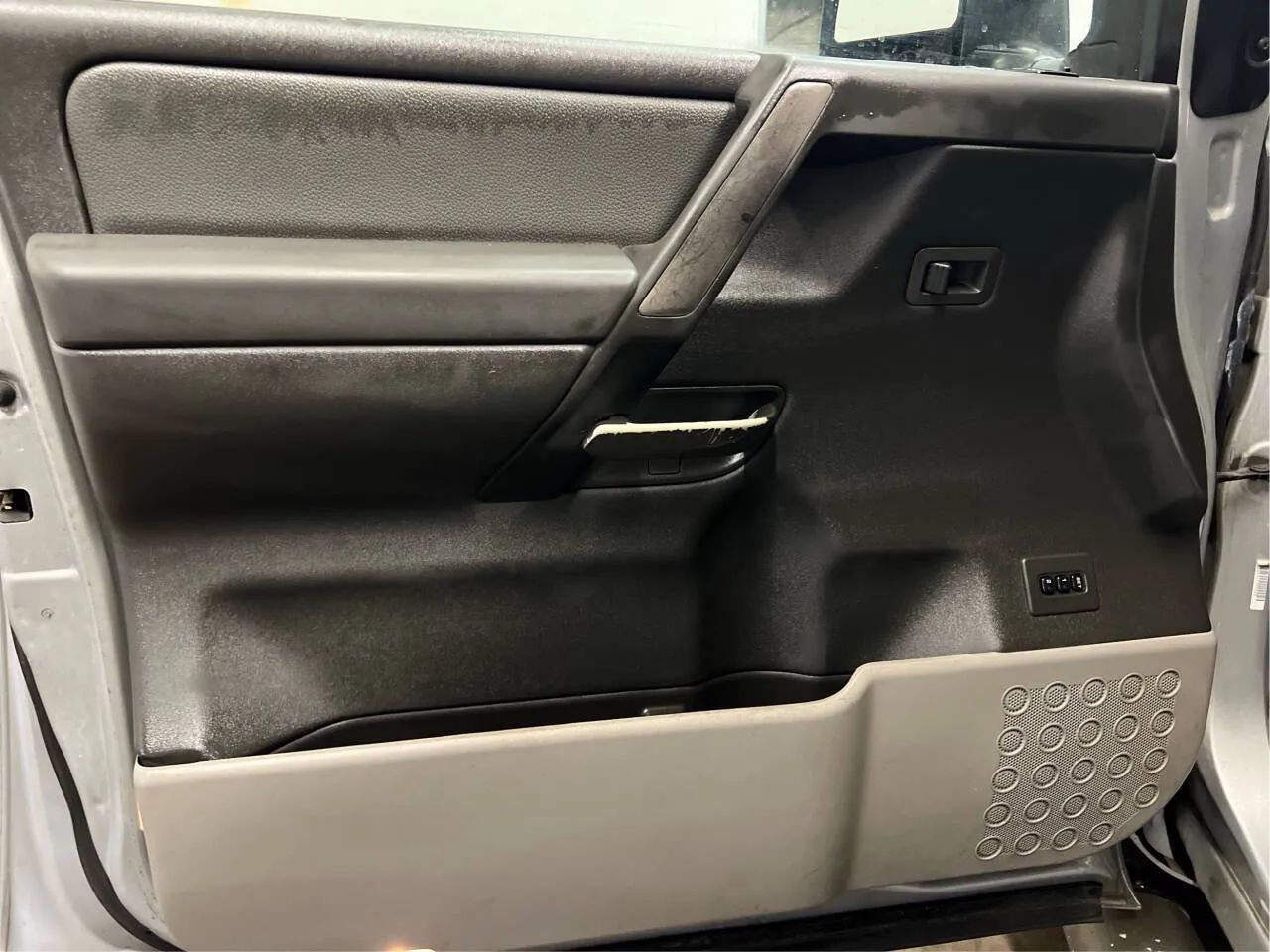 2004 Nissan Titan LE