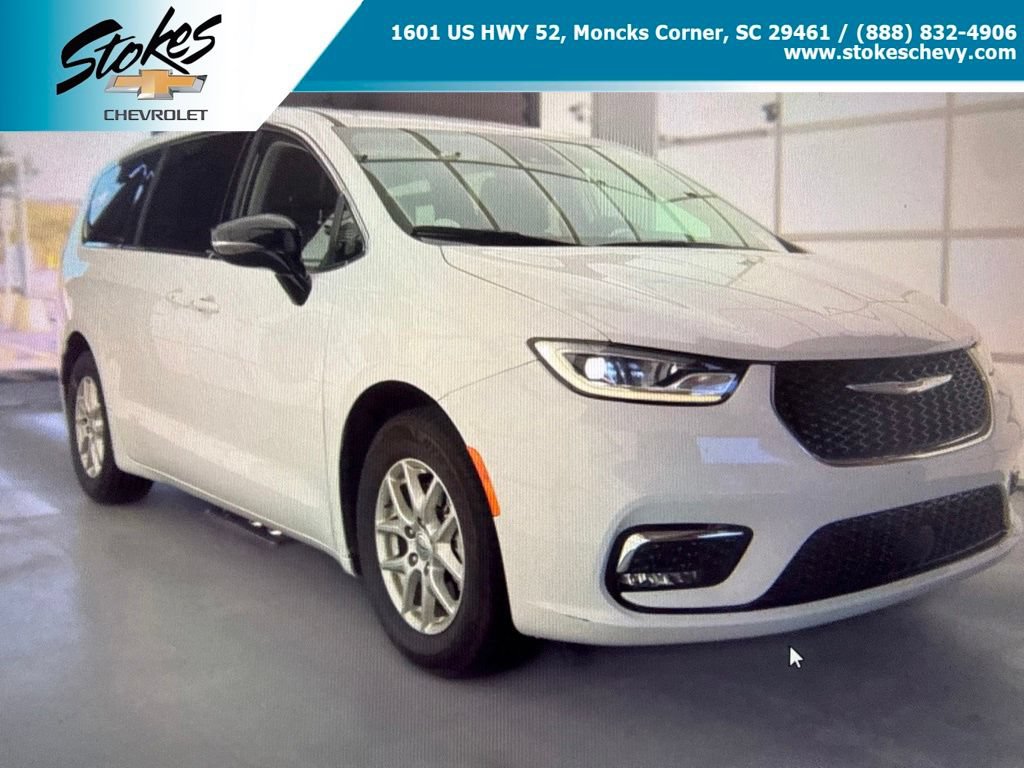 Used 2024 Chrysler Pacifica Touring-L