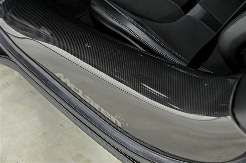 Used 2020 McLaren 720S Performance photo 23