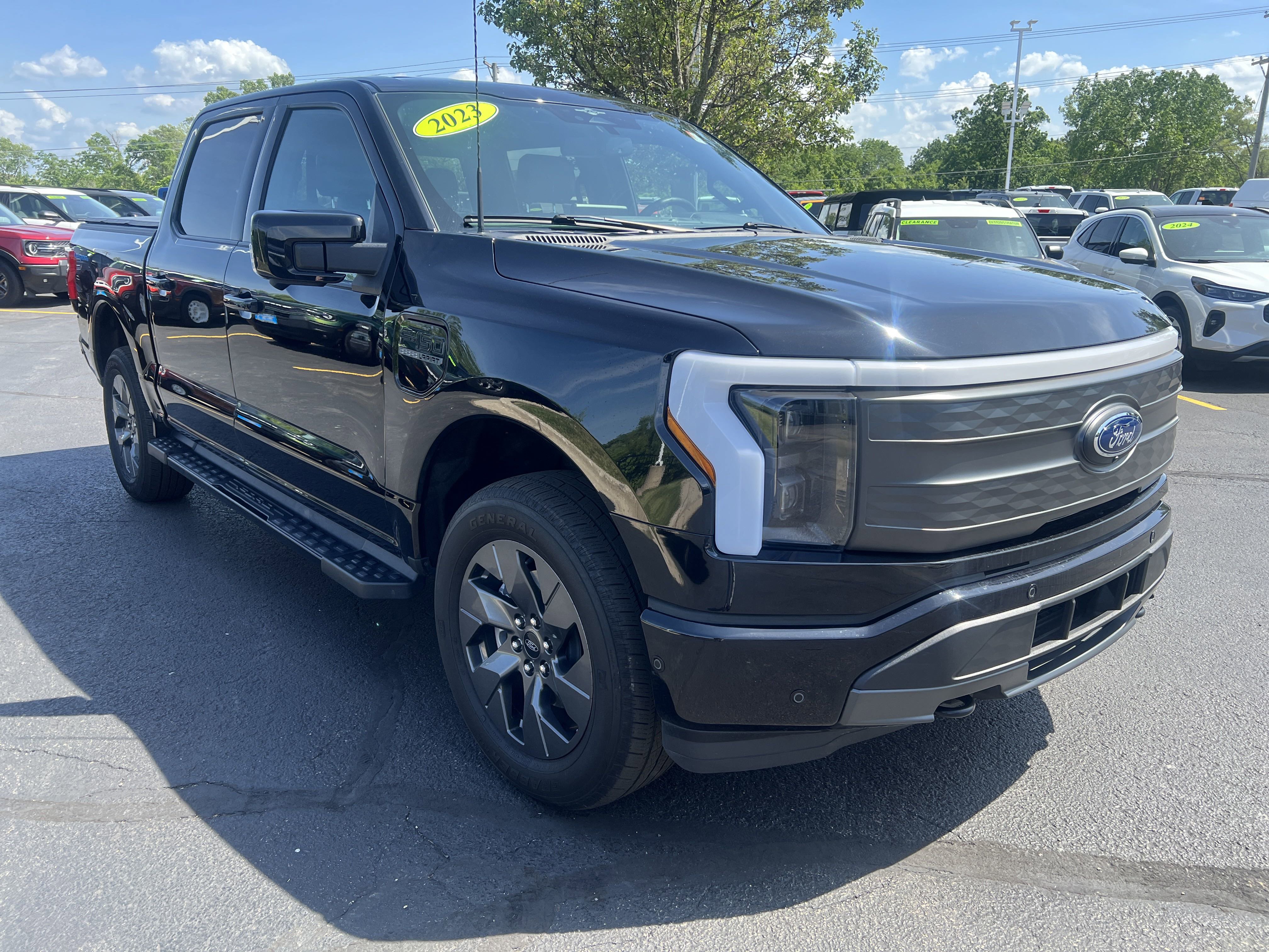 2023 Ford F-150 Lightning Lariat