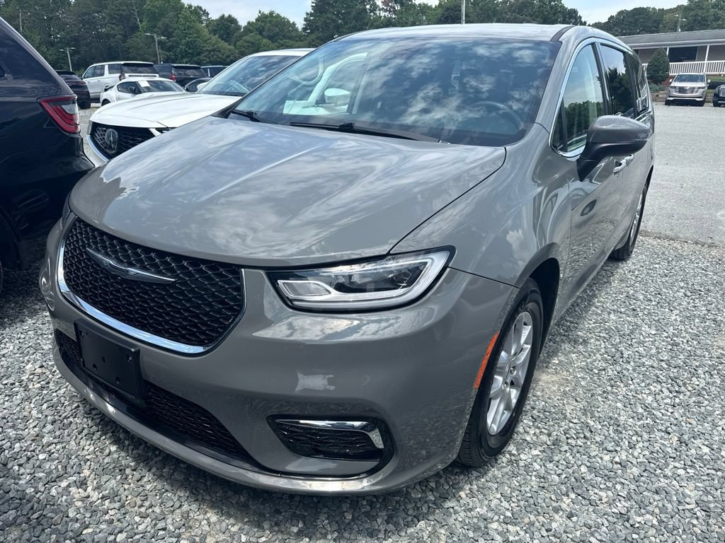 Used 2023 Chrysler Pacifica Touring-L