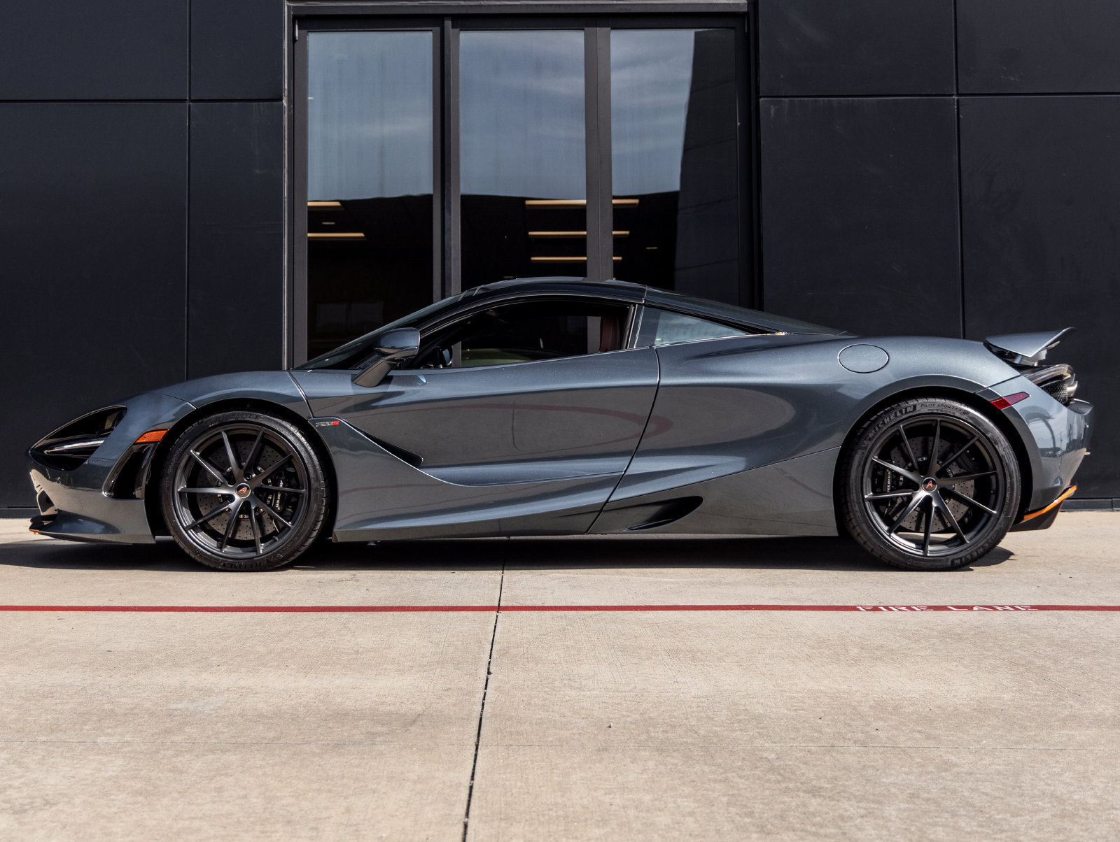 Used 2018 McLaren 720S photo 10