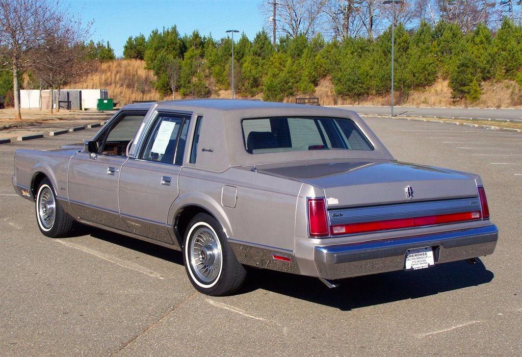 1988 Lincoln Town Car Signature