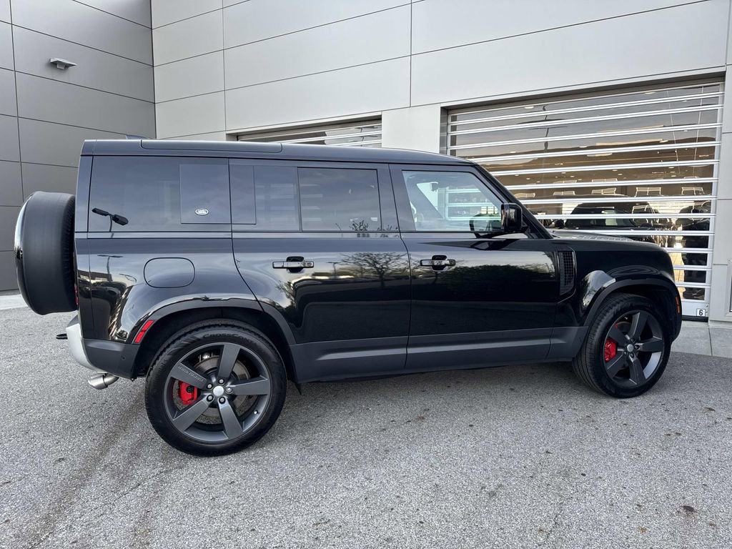 2024 Land Rover Defender 110 SE