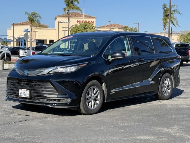 2021 Toyota Sienna LE 8-Passenger