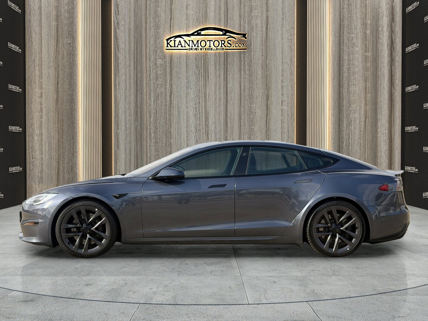 2022 Tesla Model S Plaid