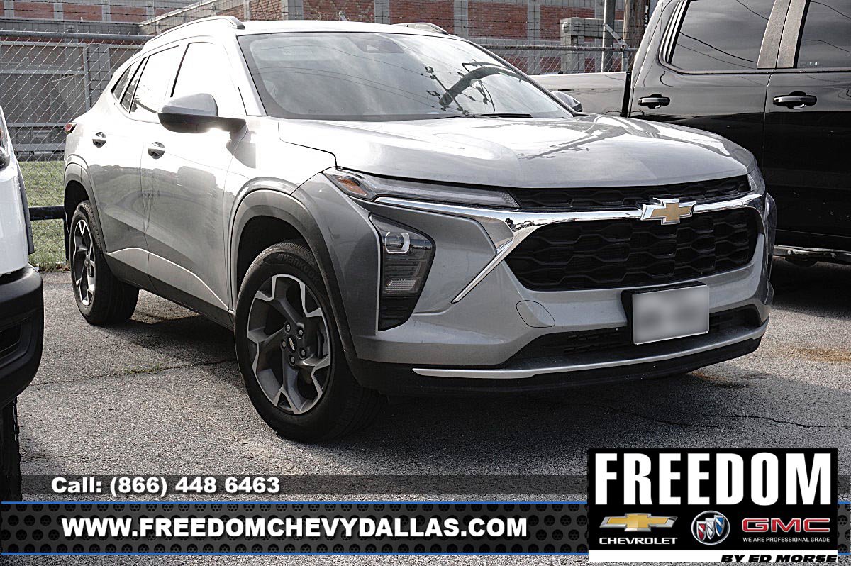 Used 2025 Chevrolet Trax LT w/ Driver Confidence Package