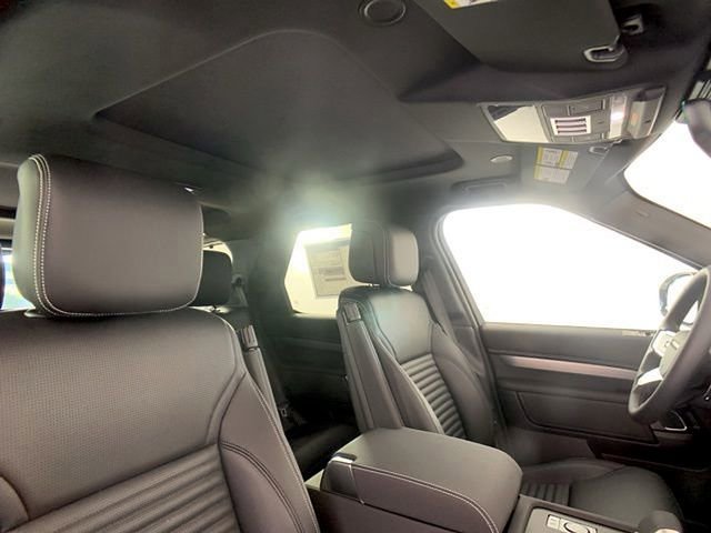 2025 Land Rover Discovery Dynamic SE