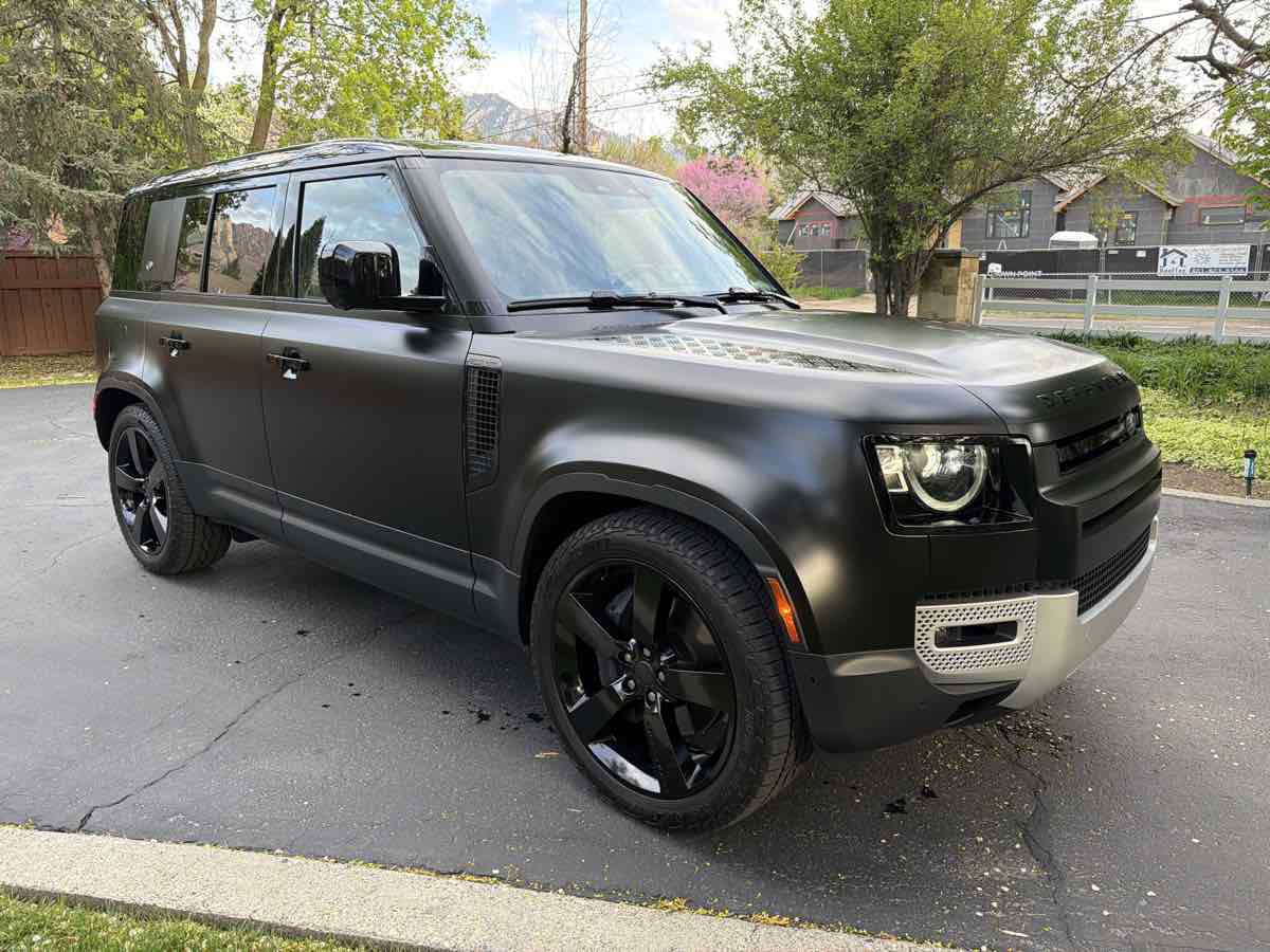 2024 Land Rover Defender 110 SE