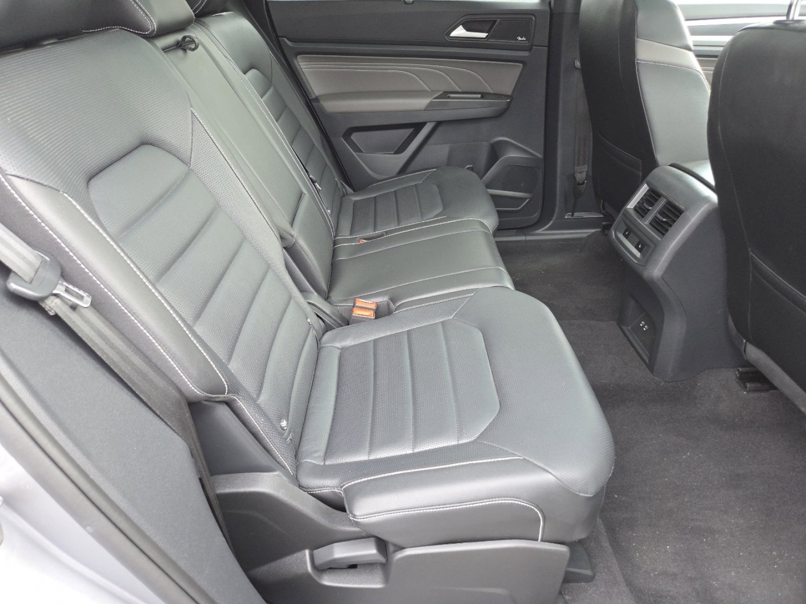 2022 Volkswagen Atlas Cross Sport SEL Premium R-Line