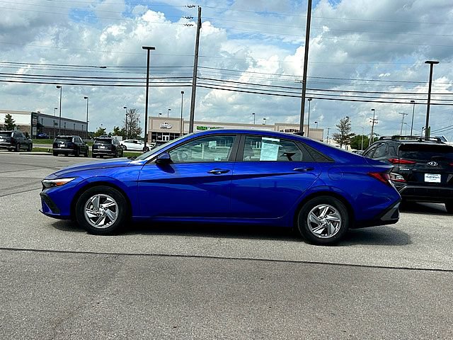 Certified 2025 Hyundai Elantra SE w/ Cargo Package