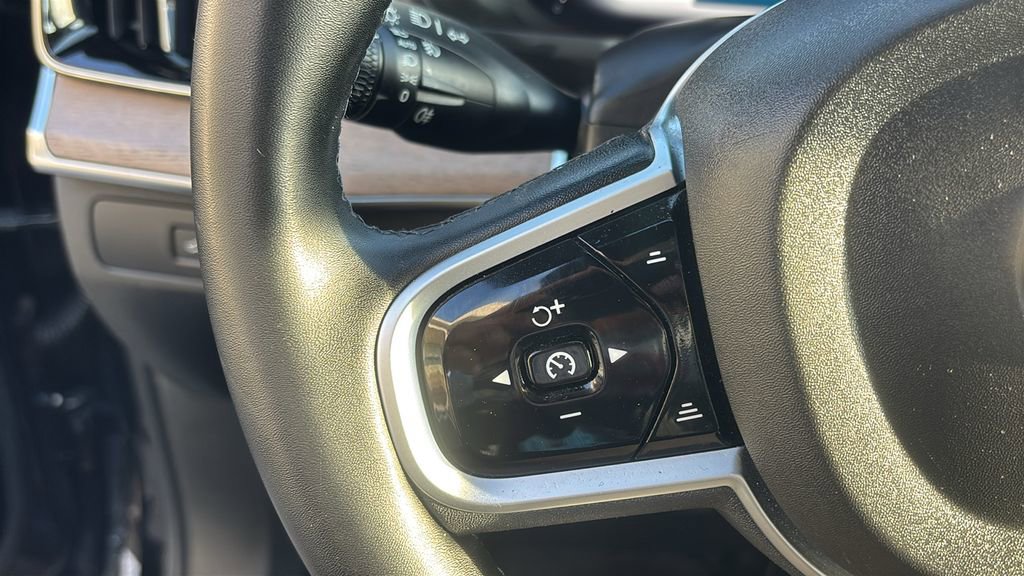 2025 Volvo Xc90 B5 Plus