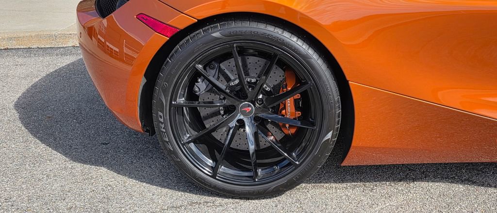 Used 2018 McLaren 720S Performance photo 13
