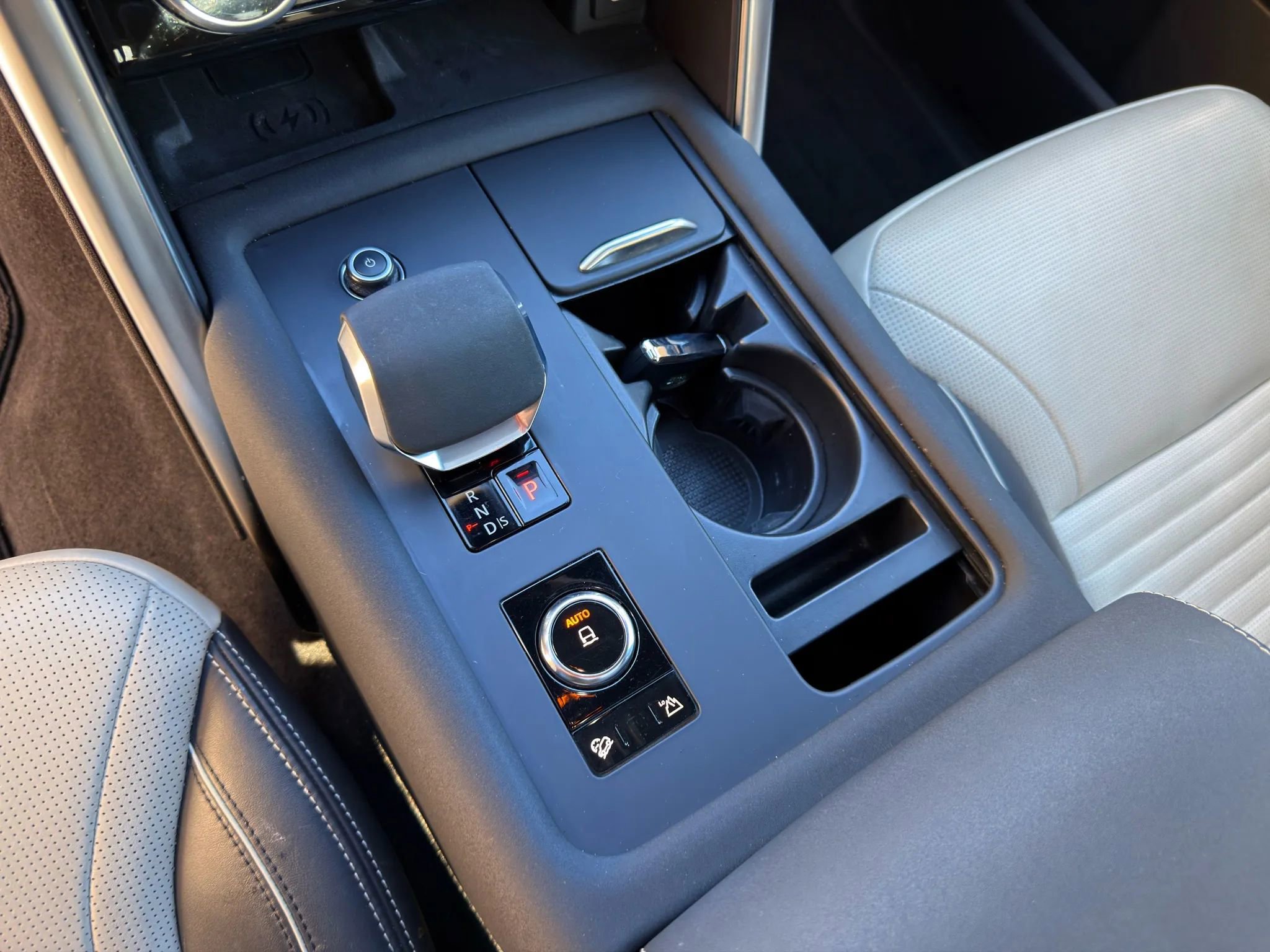 2023 Land Rover Discovery Metropolitan Edition