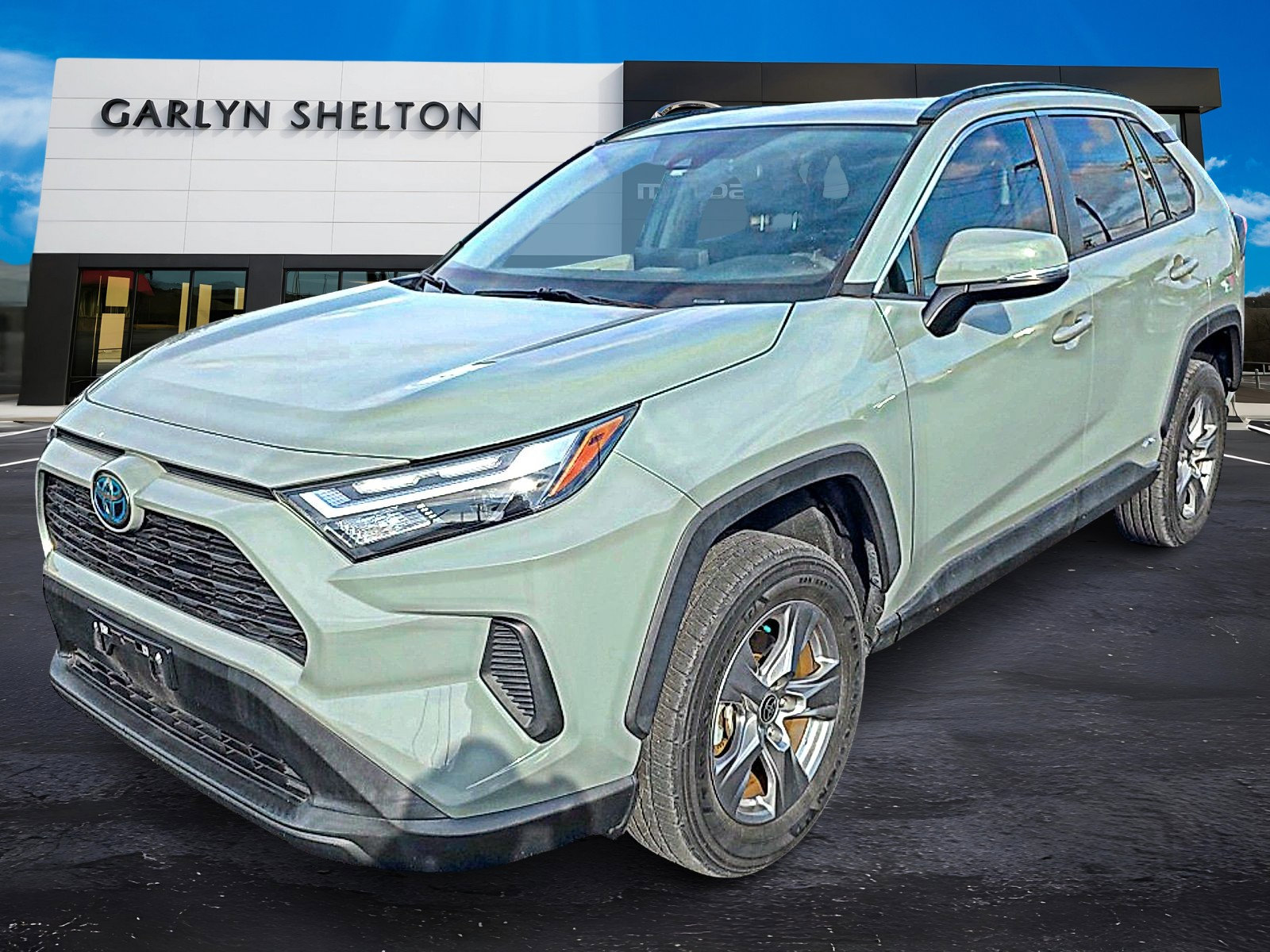 Used 2022 Toyota RAV4 XLE w/ Convenience Package