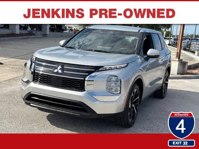 Used 2025 Mitsubishi Outlander ES