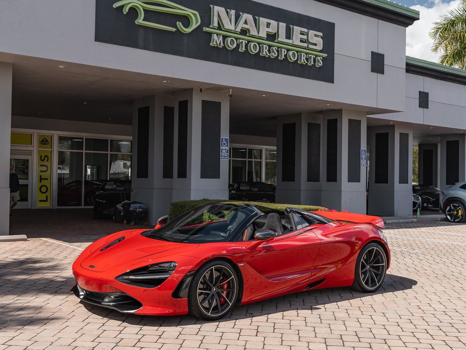 Used 2020 McLaren 720S Performance photo 19