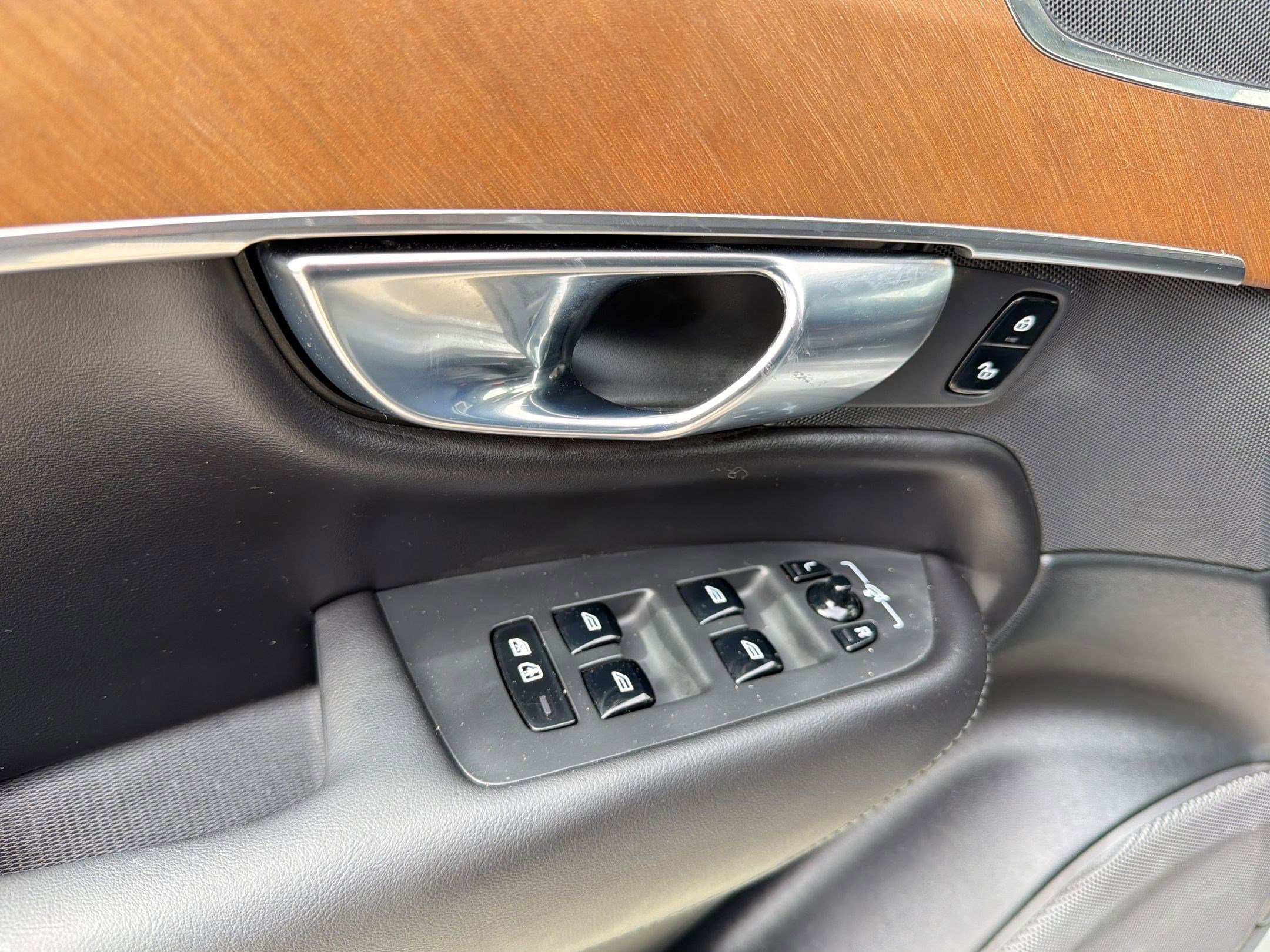 2024 Volvo Xc90 T8 Plus