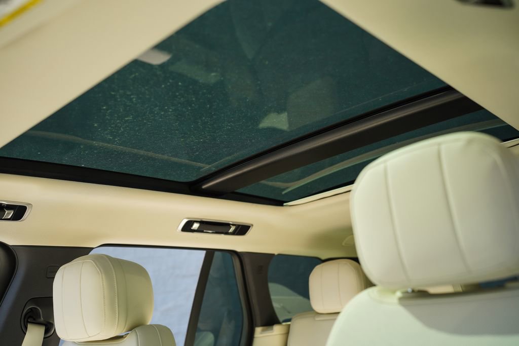 2025 Land Rover Range Rover SE