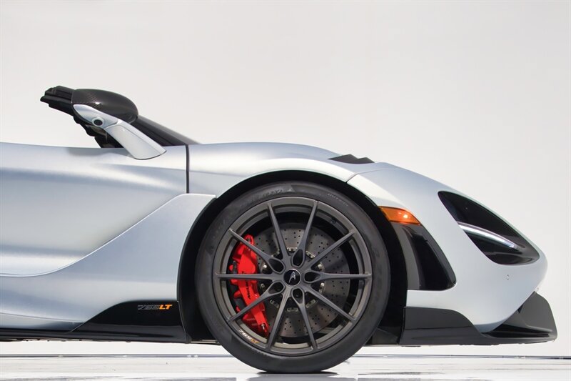 Used 2022 McLaren 765LT photo 17