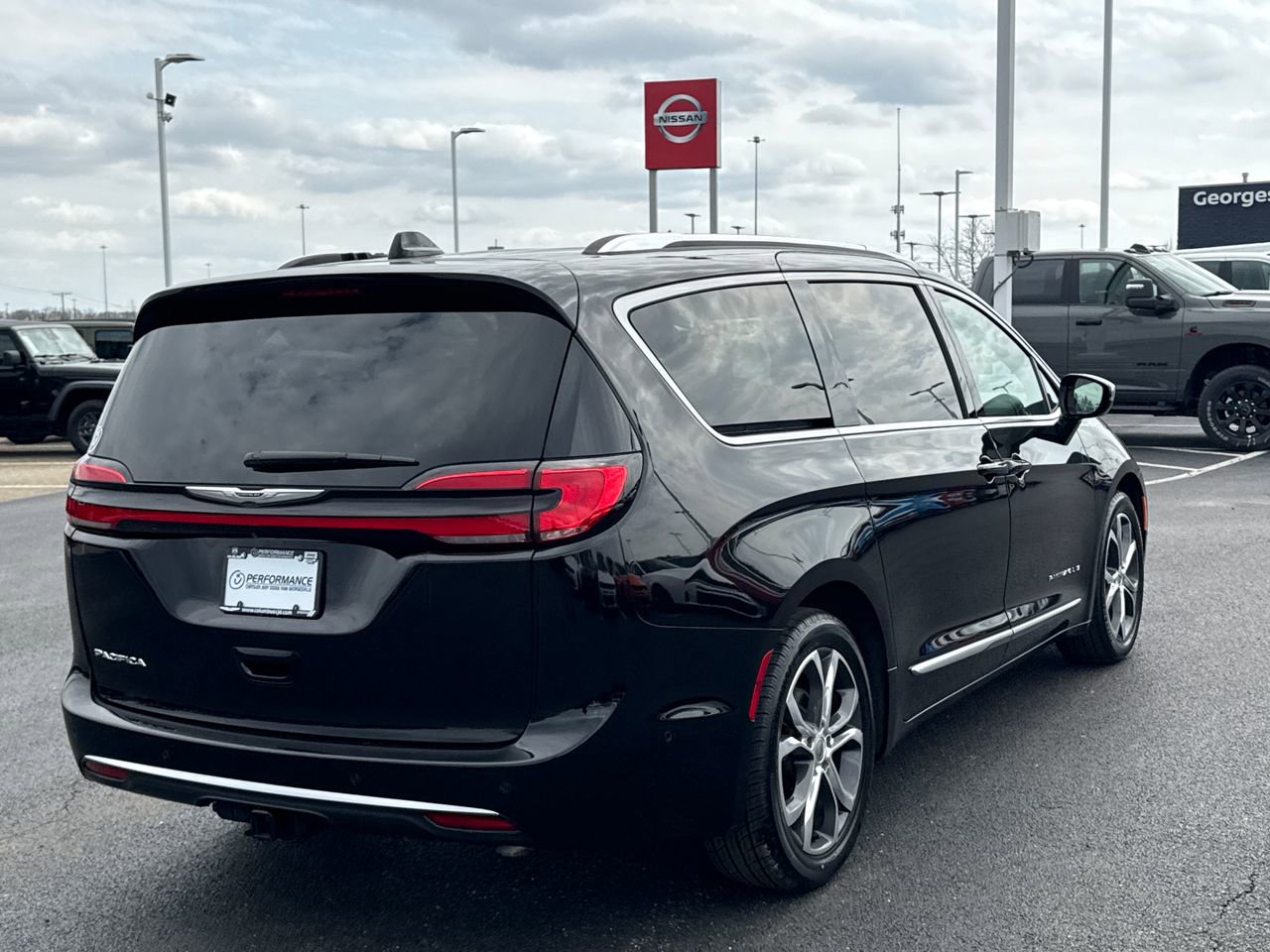 2025 Chrysler Pacifica Pinnacle