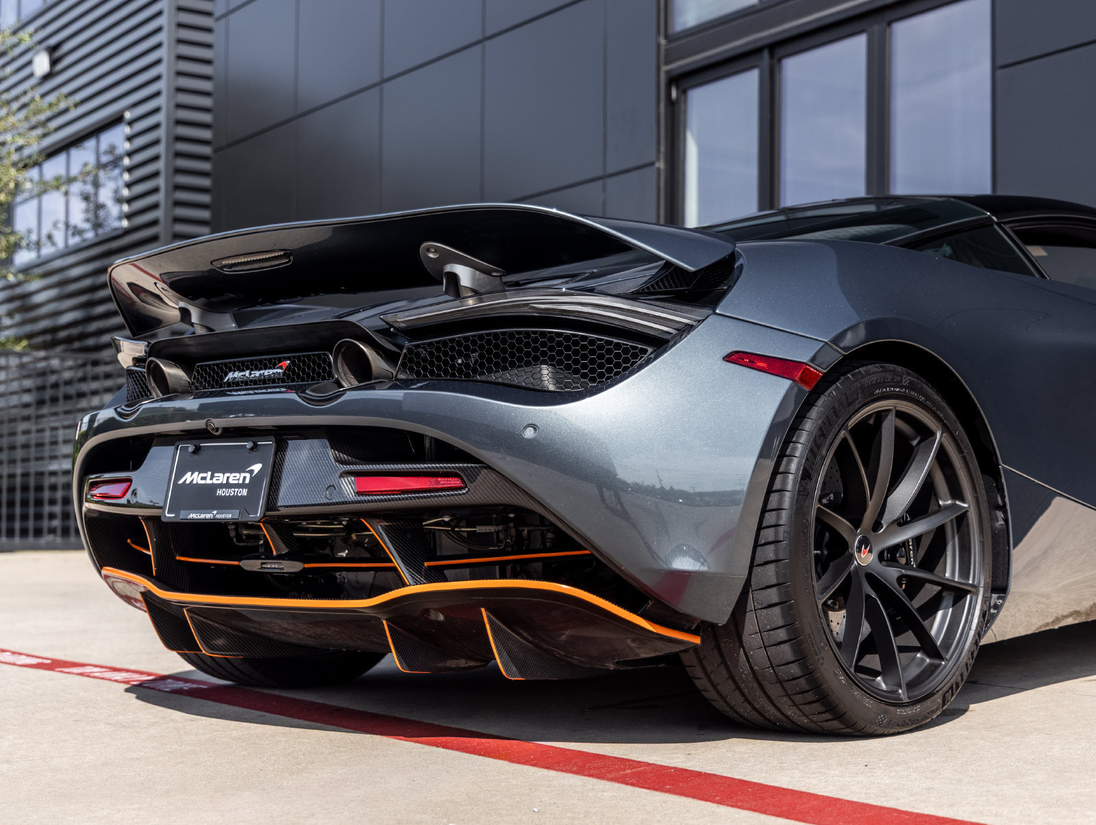 Used 2018 McLaren 720S photo 15