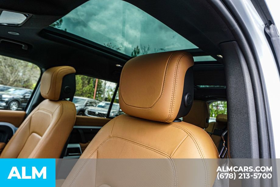 2023 Land Rover Defender 130 SE