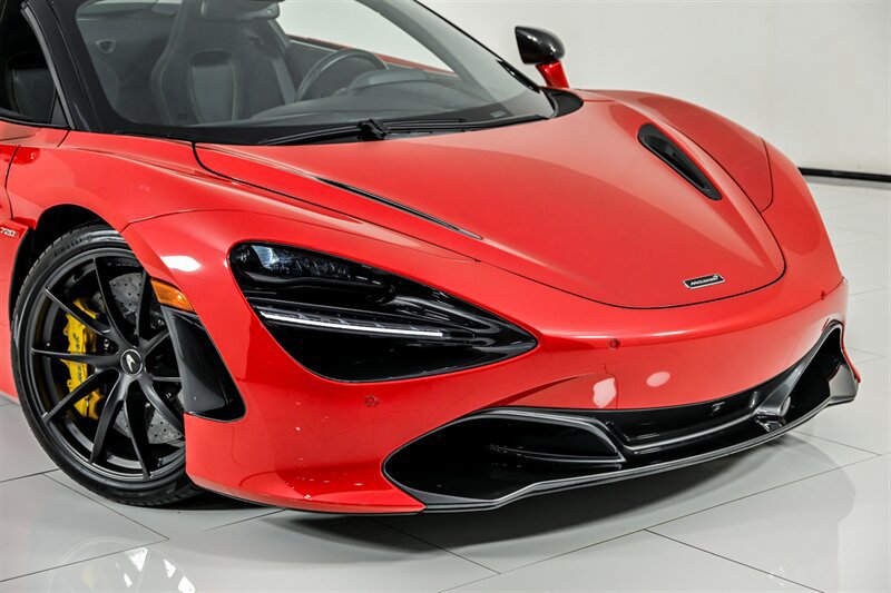 Used 2022 McLaren 720S Performance photo 3