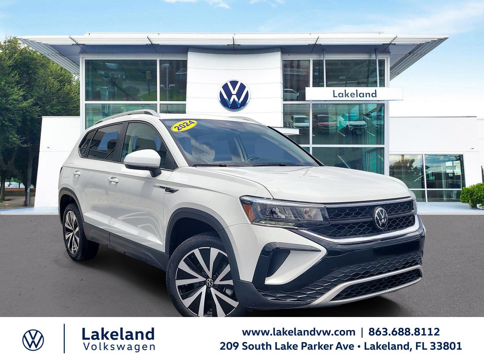 Used 2024 Volkswagen Taos SE w/ Panoramic Sunroof Package
