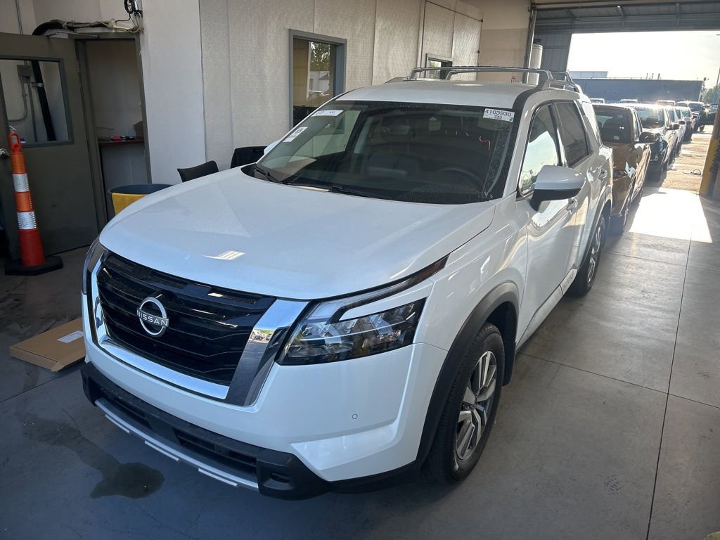2025 Nissan Pathfinder SL