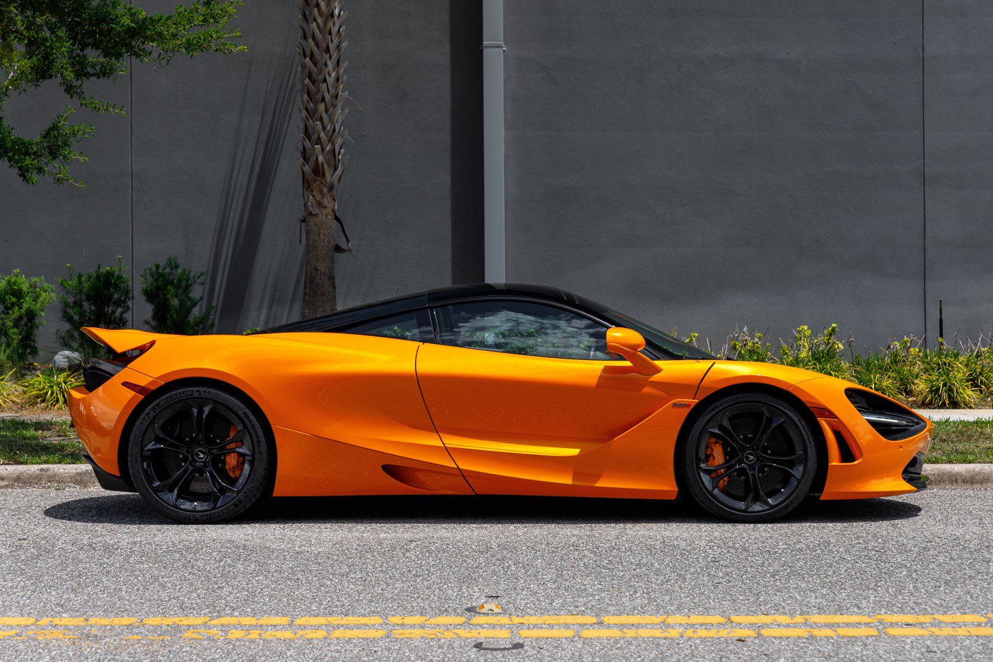 Used 2019 McLaren 720S Luxury photo 6